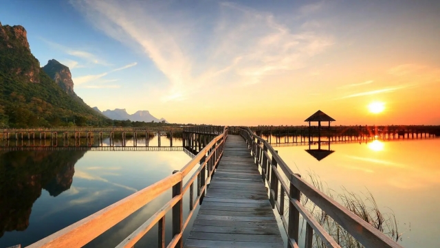 钢结构羽毛球柱